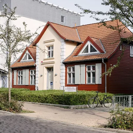 Am Jungfernstieg 3*