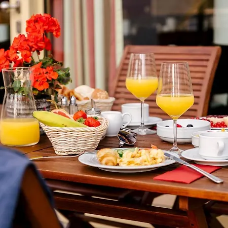 Am Jungfernstieg Otel 3*